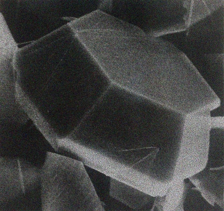 iltisite-hg-s-ag-cl.br.l-polymorphe-de-capgaronnite.jpg